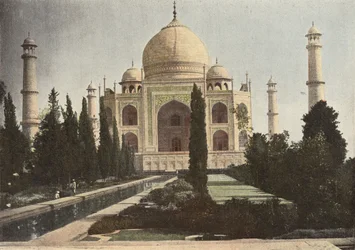 Agra, Le Tady Mahal Et La Fontaine